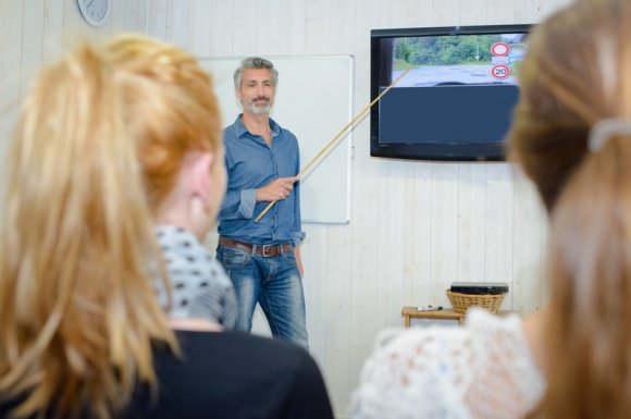 Auto-école pour réviser son code de la route en ligne Orange